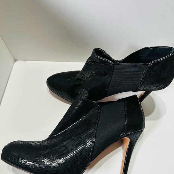 White House Black Market Booties Womens Size 9.5 Leather Sole Shiny Booties - Picture 6 of 7